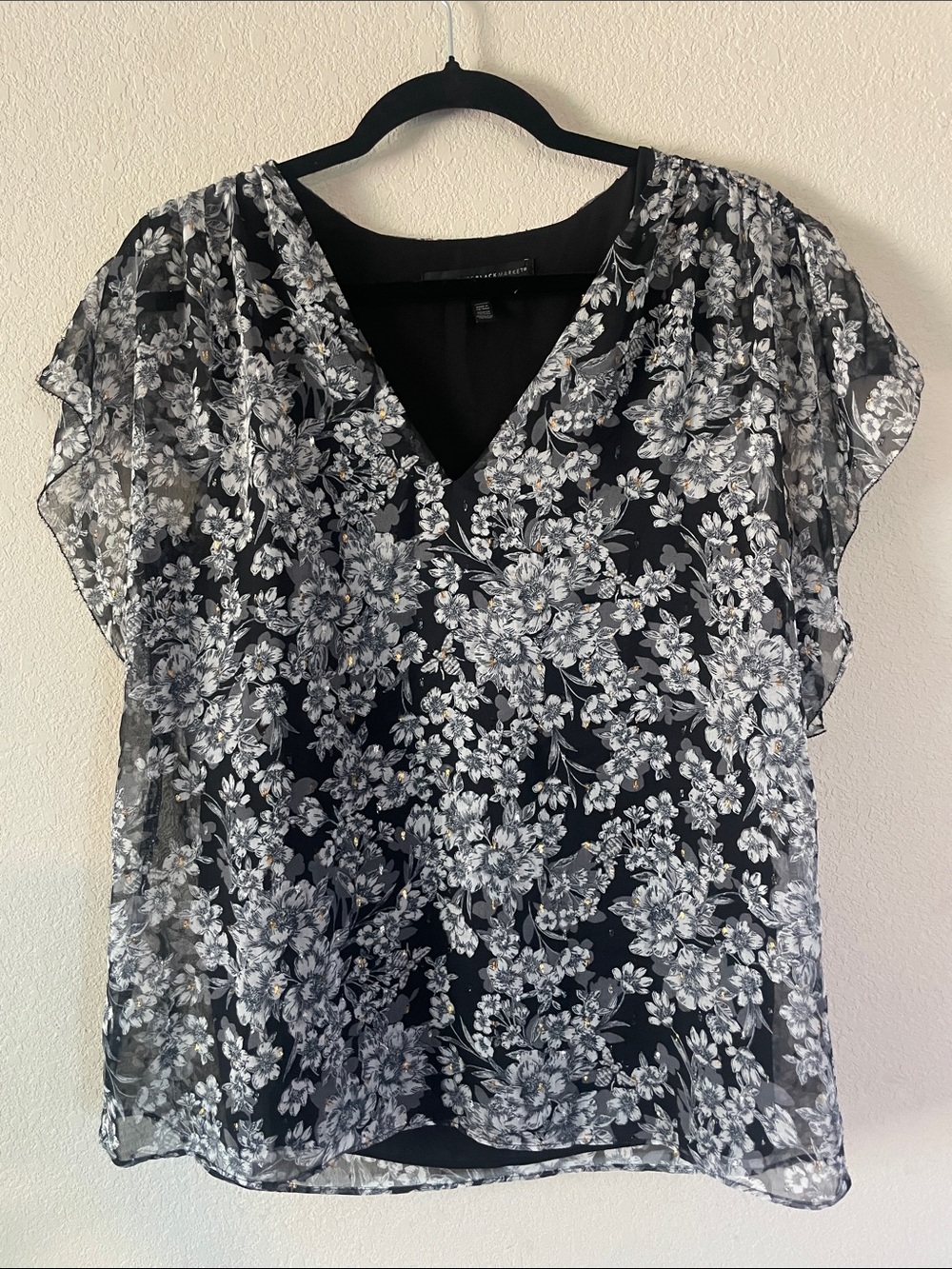 Black Floral V-Neck Short Sleeve Top
